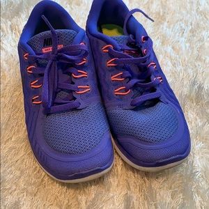 5.0 Nike free runners